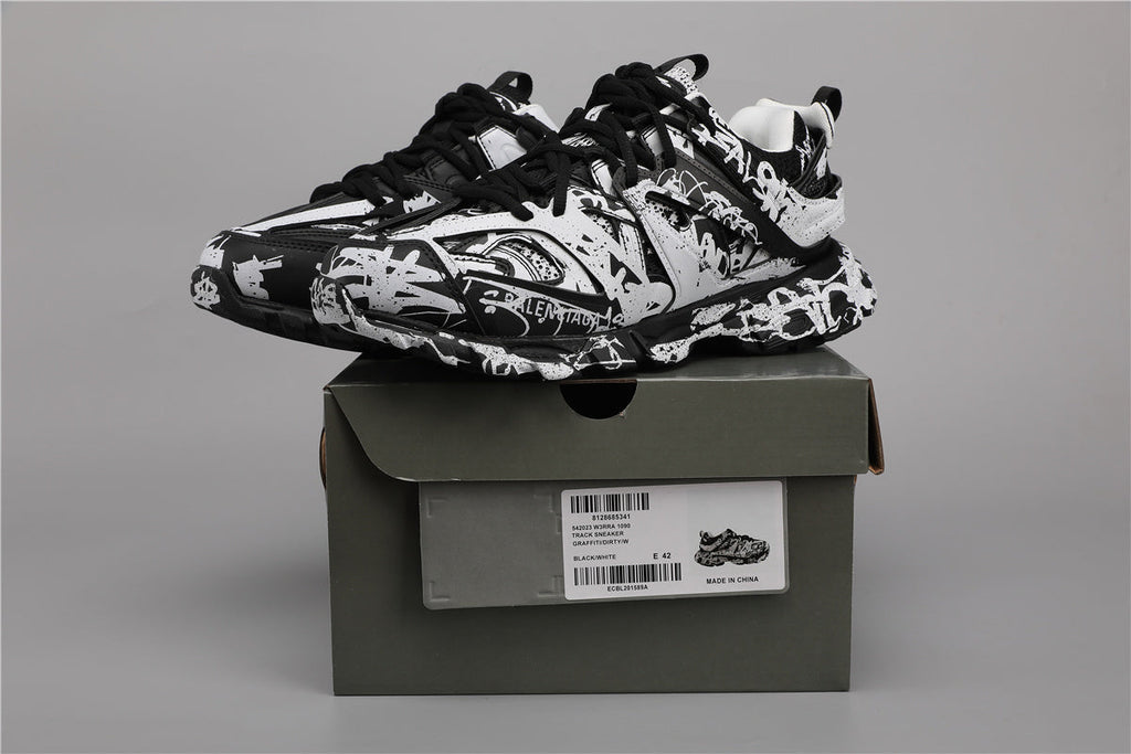 BLCG 2030-34 Black & White Graffiti